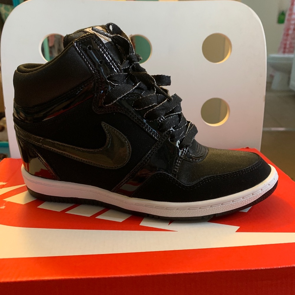 Women’s Nike Force Sky High Size 9